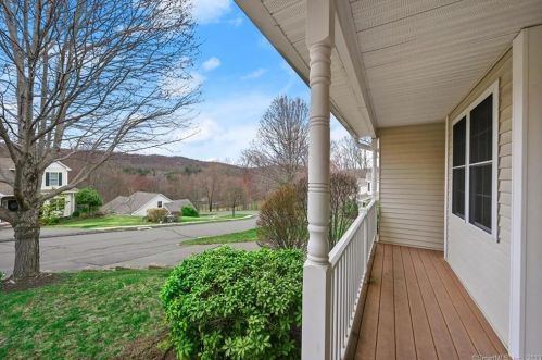 107 Meadow Brook Rd, Seymour, CT 06478 exterior