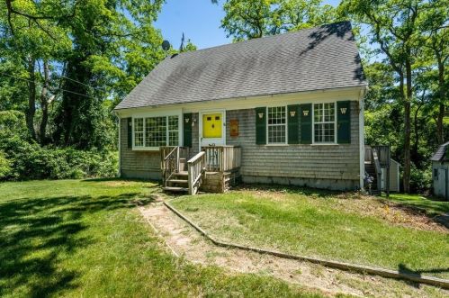 17 Ebenezer Rd, Osterville, MA 02655 exterior