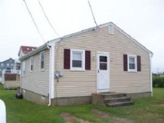 13 Hawthorne Ave, South Kingstown, RI 02882 exterior