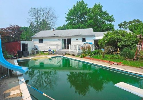 39 Bayberry Rd, Woonsocket, RI 02895 exterior