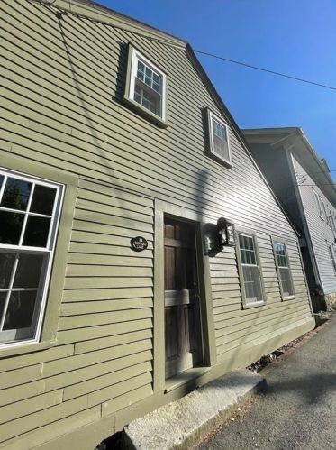 11 Tanyard Ln, Glocester, RI 02814 exterior