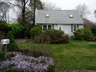 460 Schooner Ave, Jamestown, RI 02835 exterior