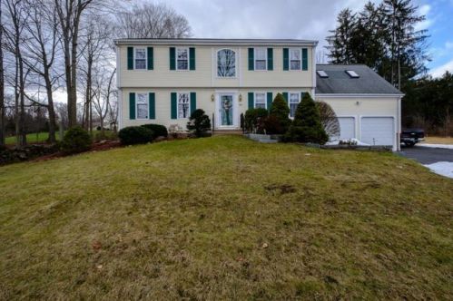 583 Ridgewood Rd, Middletown, CT 06457 exterior