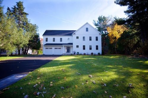 324 Concord Rd, Bedford, MA 01730 exterior