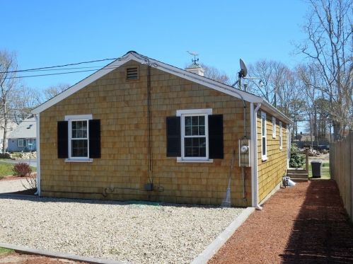 37 Wedgemere Rd, Yarmouth, MA 02673 exterior