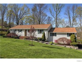 2 Brookwood Ln, Huntington, CT 06484 exterior