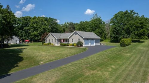 15 Ironworks Hill Rd, Brookfield Center, CT 06804 exterior