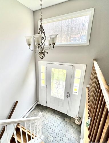 28 Little Fox Run, Huntington, CT 06484 exterior