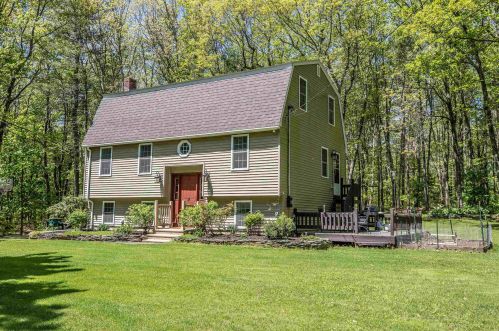 8 Colby Rd, Kingston, NH 03848 exterior