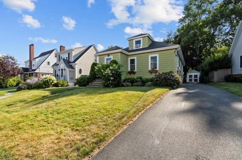 21 Whitwell Ave, Newport, RI 02840 exterior