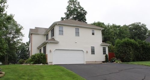 32 Waterford Dr, Westfield, MA 01085 exterior