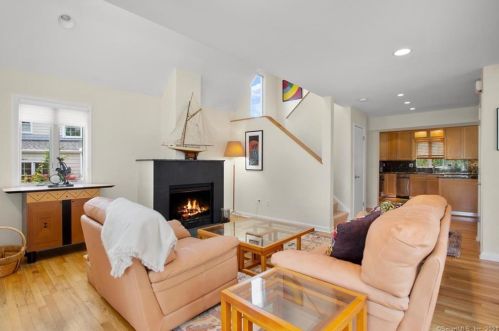 90 Roton Ave, Norwalk, CT 06853 exterior