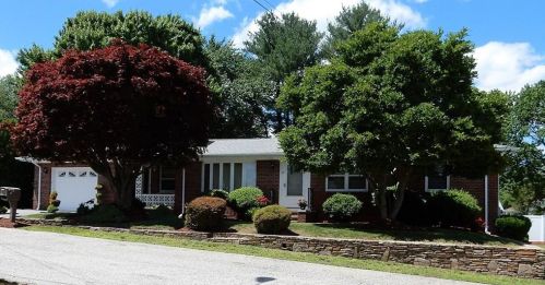 3 Lena Dr, Johnston, RI 02919 exterior
