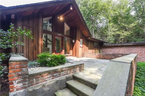 149 Mountain Spring Rd, Farmington, CT 06032 exterior