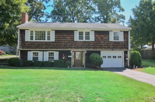 82 Everill St, Warwick, RI 02889 exterior