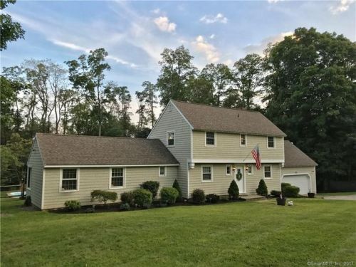2 Meadow Ln, Sherman, CT 06784 exterior
