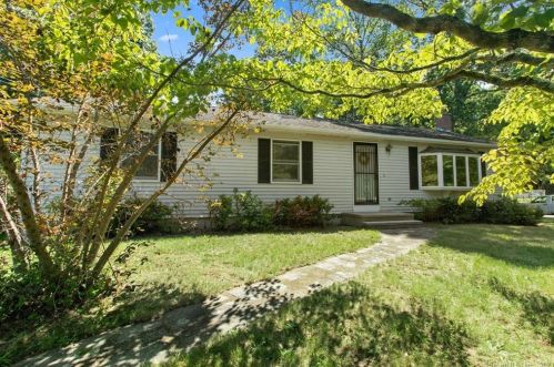 122 Morris Hubbard Rd, Higganum, CT 06441 exterior