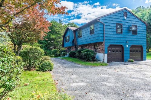 26 Thompson St, Huntington, CT 06484 exterior