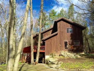 18 Lead Mine Rd, Leverett, MA 01054 exterior
