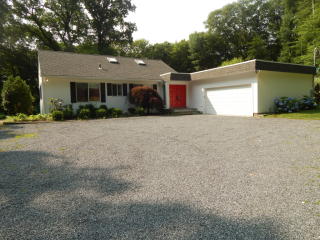 1 Bobwhite Dr, Westport, CT 06880 exterior