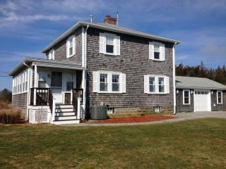 6 Wendell St, Mattapoisett, MA 02739 exterior