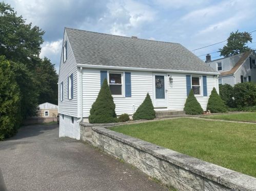 1037 Meriden Rd, Waterbury, CT 06705 exterior
