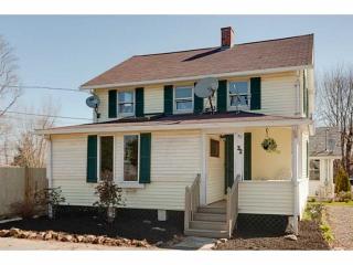 32 Carder Rd, Warwick, RI 02889 exterior