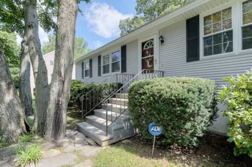 14 Ernest Ave, Worcester, MA 01604 exterior