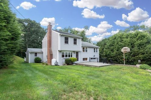 31 Pine Tree Rd, Upper Stepney, CT 06468 exterior