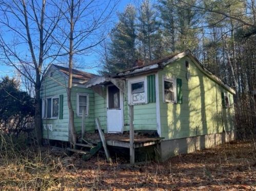 91 Kinderhook St, Randolph, ME 04346 exterior