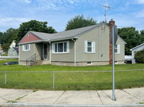 1088 Logee St, Woonsocket, RI 02895 exterior