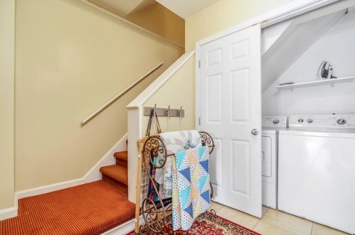 42 John St, Westerly, RI 02891 exterior