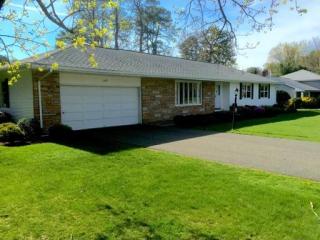 140 Redfern Dr, Springfield, MA 01109 exterior