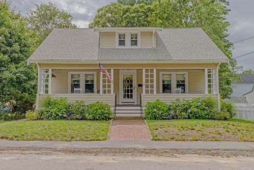 45 Maplewood Ave, Holbrook, MA 02343 exterior