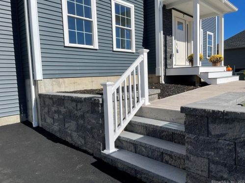 7 Bridle Path Ln, Seymour, CT 06478 exterior