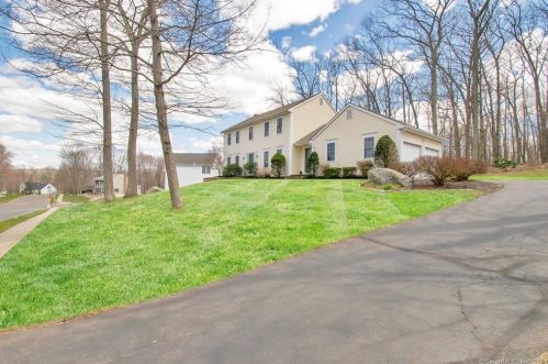 19 High Ledge Cir, Manchester, CT 06040 exterior