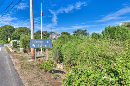 17 Goose Island Rd, Narragansett, RI 02882 exterior
