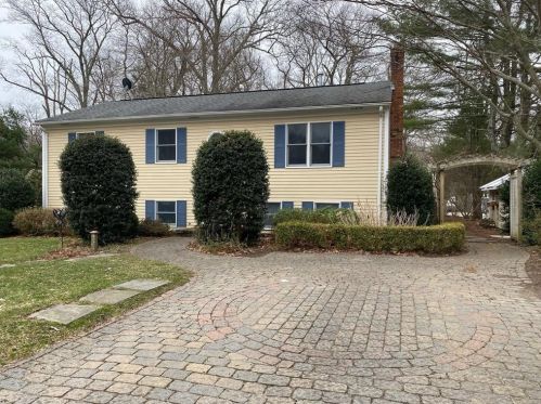 211 Butternut Dr, North Kingstown, RI 02852 exterior