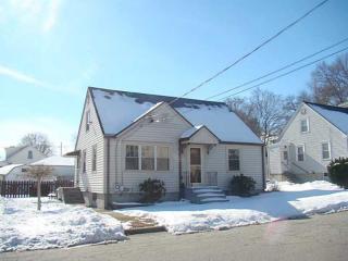 90 Toledo Ave, Pawtucket, RI 02860 exterior