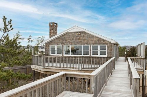 465 Atlantic Ave, Westerly, RI 02891 exterior