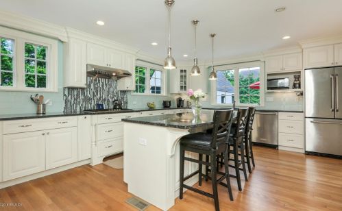 72 Summit Rd, Riverside, CT 06878 exterior