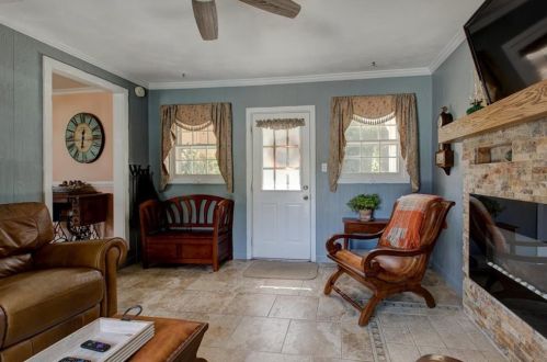20 Shirley Dr, Cumberland, RI 02864 exterior