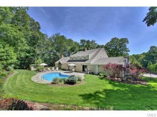 19 Winfield Dr, Huntington, CT 06484 exterior