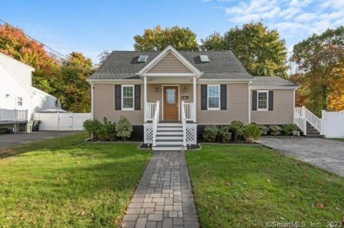 85 Mayflower Pl, Milford, CT 06460 exterior