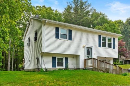 44 Tanglewood Ln, Norwich, CT 06384 exterior