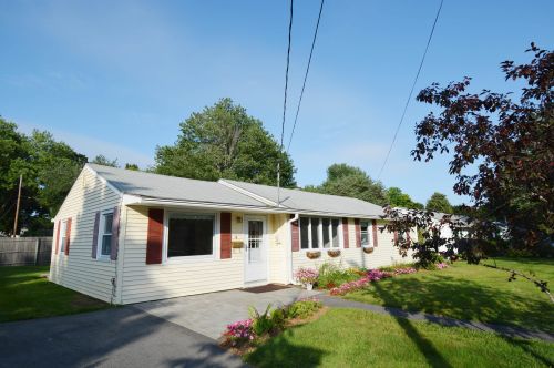 4 Eastmor Ln, Hampton Beach, NH 03842 exterior