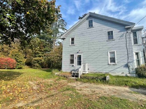 55 Railroad Ave, Seabrook, NH 03874 exterior