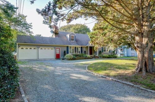 569 Turner Rd, Middletown, RI 02842 exterior