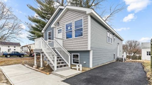 53 Rowan St, Providence, RI 02908 exterior