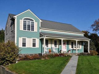104 Gossets Turn Dr, Middletown, RI 02842 exterior